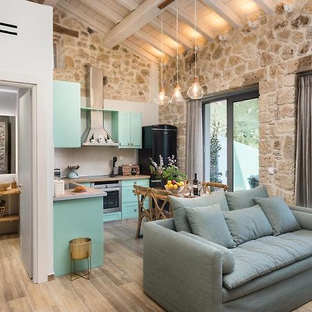 Amelia & Nicholas Stone Houses Doukades ภายนอก รูปภาพ