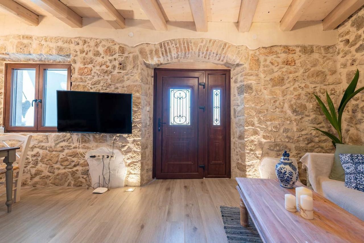 Amelia & Nicholas Stone Houses Doukades ภายนอก รูปภาพ