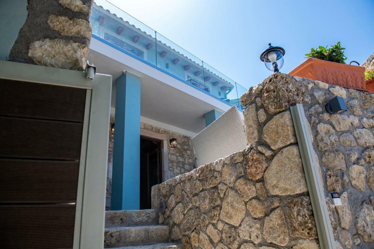 Amelia & Nicholas Stone Houses Doukades ภายนอก รูปภาพ