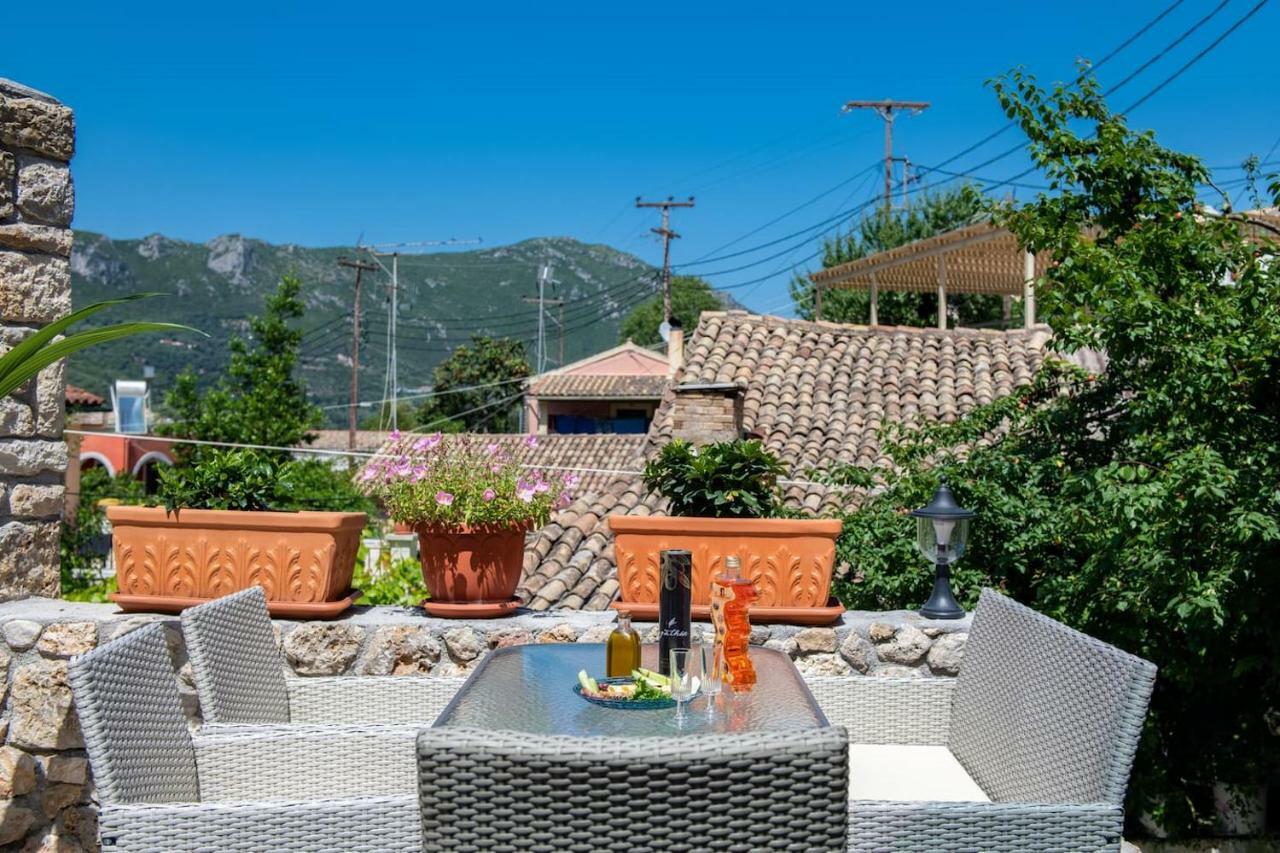 Amelia & Nicholas Stone Houses Doukades ภายนอก รูปภาพ