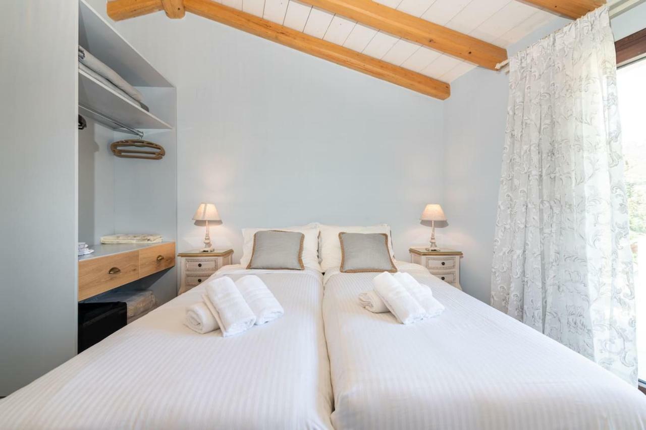 Amelia & Nicholas Stone Houses Doukades ภายนอก รูปภาพ
