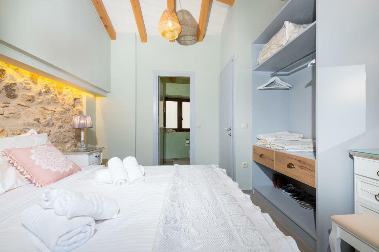 Amelia & Nicholas Stone Houses Doukades ภายนอก รูปภาพ
