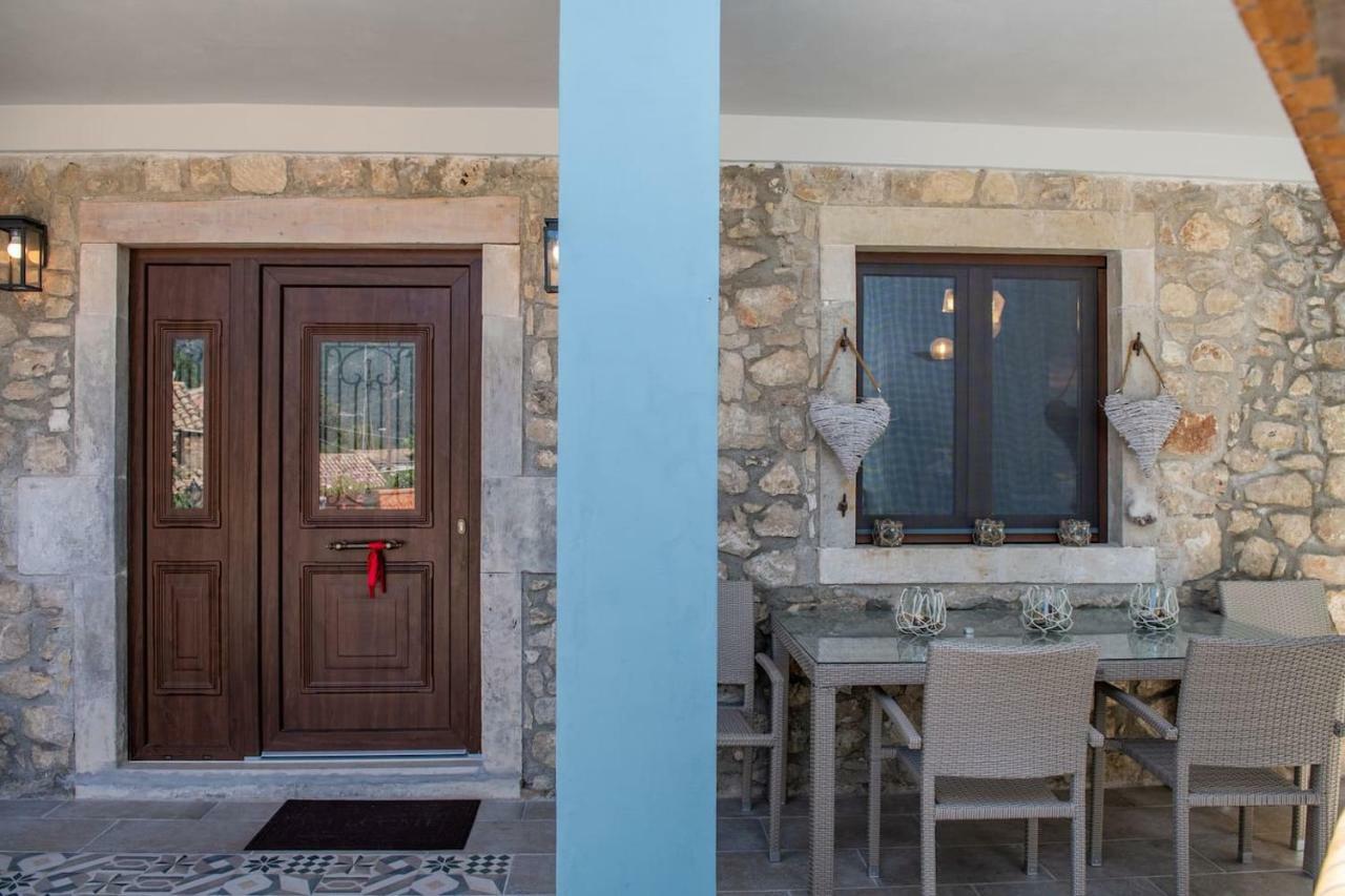 Amelia & Nicholas Stone Houses Doukades ภายนอก รูปภาพ