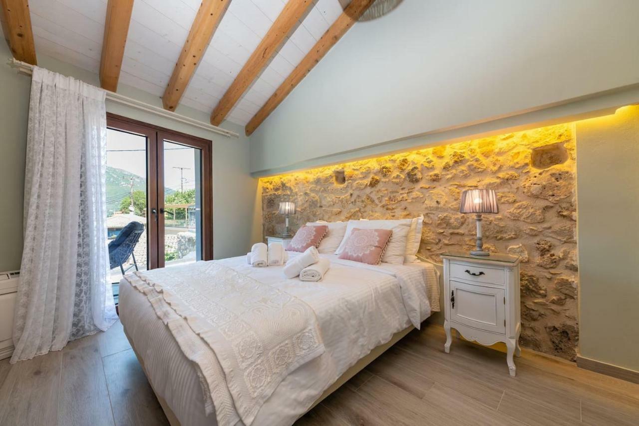 Amelia & Nicholas Stone Houses Doukades ภายนอก รูปภาพ