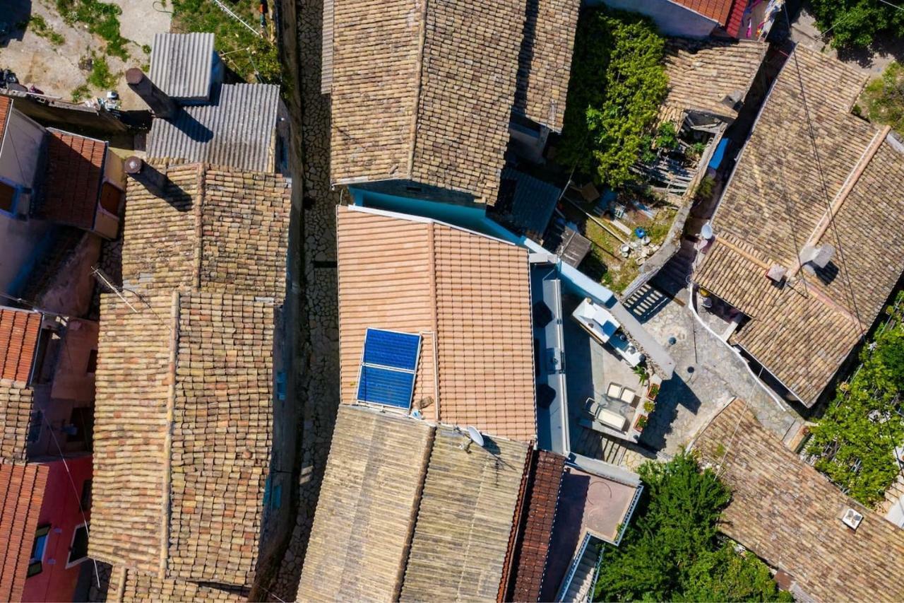 Amelia & Nicholas Stone Houses Doukades ภายนอก รูปภาพ